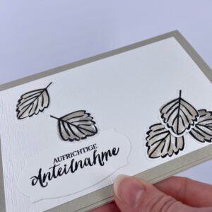 Trauerkarte, Beileid, Beileidskarte, Trauerspruch, Kondolenz, Trauertext, Beileidsbekundung, Anteilnahme, Trauer, Verlust, Mitgefühl, Abschied, Erinnerung, Trost, Trauerfall, Trauerdruck, Trauerkarte schreiben, Trauerkarten Vorlagen, Trauerkarte gestalten, Sprüche Trauerkarte, Text Trauerkarte, Trauerkarte älterer Mensch, persönliche Worte, Beileidssprüche, Unterstützung, Hinterbliebene, Trauerfeier, Beerdigung, Trauerhilfe, Trauerkarte handgemacht, Trauerkarte Stampin Up, Beileidskarte handgemacht, Kondolenzkarte Stampin Up, Stampin Up Trauerkarte, Trauerkarte basteln Stampin Up, Handgemachte Trauerkarte kaufen, Stampin Up Beileidskarte basteln, Trauerkarte mit Spruch handgemacht, Trauerkarte selbstgemacht Stampin Up, Aufrichtige Anteilnahme Stampin Up, Trauerkarte schwarz weiß handgemacht, Trauerkarte mit Schmetterling Stampin Up, Trauerkarte mit Blumen Stampin Up, Trauerkarte schlicht handgemacht
