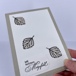 Trauerkarte, Beileid, Beileidskarte, Trauerspruch, Kondolenz, Trauertext, Beileidsbekundung, Anteilnahme, Trauer, Verlust, Mitgefühl, Abschied, Erinnerung, Trost, Trauerfall, Trauerdruck, Trauerkarte schreiben, Trauerkarten Vorlagen, Trauerkarte gestalten, Sprüche Trauerkarte, Text Trauerkarte, Trauerkarte älterer Mensch, persönliche Worte, Beileidssprüche, Unterstützung, Hinterbliebene, Trauerfeier, Beerdigung, Trauerhilfe, Trauerkarte handgemacht, Trauerkarte Stampin Up, Beileidskarte handgemacht, Kondolenzkarte Stampin Up, Stampin Up Trauerkarte, Trauerkarte basteln Stampin Up, Handgemachte Trauerkarte kaufen, Stampin Up Beileidskarte basteln, Trauerkarte mit Spruch handgemacht, Trauerkarte selbstgemacht Stampin Up, Aufrichtige Anteilnahme Stampin Up, Trauerkarte schwarz weiß handgemacht, Trauerkarte mit Schmetterling Stampin Up, Trauerkarte mit Blumen Stampin Up, Trauerkarte schlicht handgemacht