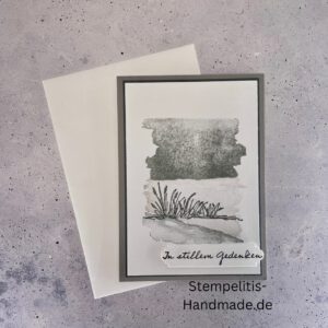 Trauerkarte, Beileid, Beileidskarte, Trauerspruch, Kondolenz, Trauertext, Beileidsbekundung, Anteilnahme, Trauer, Verlust, Mitgefühl, Abschied, Erinnerung, Trost, Trauerfall, Trauerdruck, Trauerkarte schreiben, Trauerkarten Vorlagen, Trauerkarte gestalten, Sprüche Trauerkarte, Text Trauerkarte, Trauerkarte älterer Mensch, persönliche Worte, Beileidssprüche, Unterstützung, Hinterbliebene, Trauerfeier, Beerdigung, Trauerhilfe, Trauerkarte handgemacht, Trauerkarte Stampin Up, Beileidskarte handgemacht, Kondolenzkarte Stampin Up, Stampin Up Trauerkarte, Trauerkarte basteln Stampin Up, Handgemachte Trauerkarte kaufen, Stampin Up Beileidskarte basteln, Trauerkarte mit Spruch handgemacht, Trauerkarte selbstgemacht Stampin Up, Aufrichtige Anteilnahme Stampin Up, Trauerkarte schwarz weiß handgemacht, Trauerkarte mit Schmetterling Stampin Up, Trauerkarte mit Blumen Stampin Up, Trauerkarte schlicht handgemacht