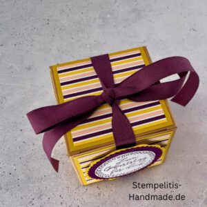 Nachhaltige Geschenkverpackung, personalisiert, DIY, kreativ, Geschenkbox, individuell, umweltfreundlich, Geschenkband, Dekoration, Bastelzubehör, kreative Geschenkidee, Liebesgeschenk, Freundschaftsgeschenk, Stempel, Geschenk für Frauen, Geschenk für Männer, Geschenkidee, , Karton, Pappe, Papier, Aufbewahrungsbox, Geschenk für Mama, Geschenk für Papa, Geschenk für Oma, Geschenk für Opa, Festtagsgeschenk, Giveaway, Verpackungslösung, Geschenk mit Liebe, Geschenk mit Herz, Geschenk für Kollegen, Geschenk für Freunde, Geschenk für Geburtstagskind