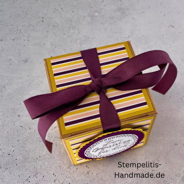 Nachhaltige Geschenkverpackung, personalisiert, DIY, kreativ, Geschenkbox, individuell, umweltfreundlich, Geschenkband, Dekoration, Bastelzubehör, kreative Geschenkidee, Liebesgeschenk, Freundschaftsgeschenk, Stempel, Geschenk für Frauen, Geschenk für Männer, Geschenkidee, , Karton, Pappe, Papier, Aufbewahrungsbox, Geschenk für Mama, Geschenk für Papa, Geschenk für Oma, Geschenk für Opa, Festtagsgeschenk, Giveaway, Verpackungslösung, Geschenk mit Liebe, Geschenk mit Herz, Geschenk für Kollegen, Geschenk für Freunde, Geschenk für Geburtstagskind