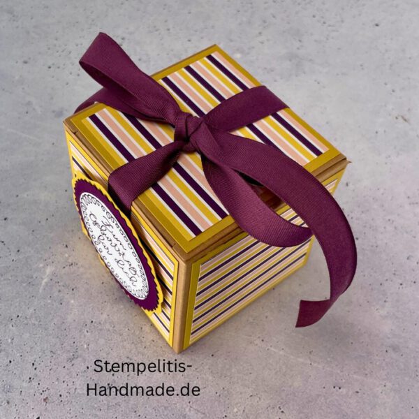 Nachhaltige Geschenkverpackung, personalisiert, DIY, kreativ, Geschenkbox, individuell, umweltfreundlich, Geschenkband, Dekoration, Bastelzubehör, kreative Geschenkidee, Liebesgeschenk, Freundschaftsgeschenk, Stempel, Geschenk für Frauen, Geschenk für Männer, Geschenkidee, , Karton, Pappe, Papier, Aufbewahrungsbox, Geschenk für Mama, Geschenk für Papa, Geschenk für Oma, Geschenk für Opa, Festtagsgeschenk, Giveaway, Verpackungslösung, Geschenk mit Liebe, Geschenk mit Herz, Geschenk für Kollegen, Geschenk für Freunde, Geschenk für Geburtstagskind