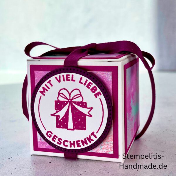 Geschenkbox, handmade, mit Liebe, Geschenkverpackung, pink, Schleife, Etikett, Spruch, individuell, Handarbeit, Überraschung, Mitbringsel, Stempelitis, personalisiert, Deko, Geschenk, Verpackung, besonders, kreativ