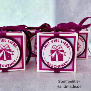 Geschenkbox, handmade, mit Liebe, Geschenkverpackung, pink, Schleife, Etikett, Spruch, individuell, Handarbeit, Überraschung, Mitbringsel, Stempelitis, personalisiert, Deko, Geschenk, Verpackung, besonders, kreativ