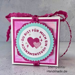 Nachhaltige Geschenkverpackung, personalisiert, DIY, kreativ, Geschenkbox, individuell, umweltfreundlich, Geschenkband, Dekoration, Bastelzubehör, kreative Geschenkidee, Liebesgeschenk, Freundschaftsgeschenk, Stempel, Geschenk für Frauen, Geschenk für Männer, Geschenkidee, , Karton, Pappe, Papier, Aufbewahrungsbox, Geschenk für Mama, Geschenk für Papa, Geschenk für Oma, Geschenk für Opa, Festtagsgeschenk, Giveaway, Verpackungslösung, Geschenk mit Liebe, Geschenk mit Herz, Geschenk für Kollegen, Geschenk für Freunde, Geschenk für Geburtstagskind