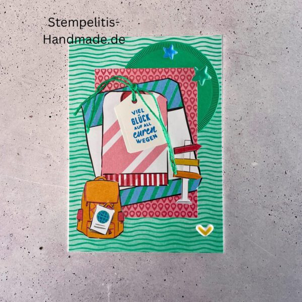 Handgemachte Karte mit Reise,Karte Reiselust mit Reise-Tags und Schleife, Karte Reiselust auf buntem Papier mit Weltmotiv, Layout der handgemachten Karte Reiselust mit Tags, Ansicht handgemachte Reiselust-Karte für Abenteuer, Geschenkidee Reisegruß handgemachte Karte Reiselust