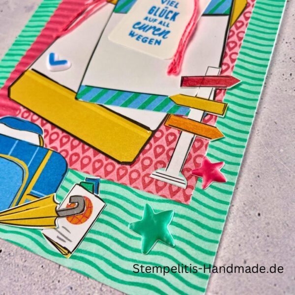 Handgemachte Karte mit Reise,Karte Reiselust mit Reise-Tags und Schleife, Karte Reiselust auf buntem Papier mit Weltmotiv, Layout der handgemachten Karte Reiselust mit Tags, Ansicht handgemachte Reiselust-Karte für Abenteuer, Geschenkidee Reisegruß handgemachte Karte Reiselust