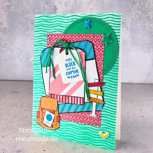 Handgemachte Karte mit Reise,Karte Reiselust mit Reise-Tags und Schleife, Karte Reiselust auf buntem Papier mit Weltmotiv, Layout der handgemachten Karte Reiselust mit Tags, Ansicht handgemachte Reiselust-Karte für Abenteuer, Geschenkidee Reisegruß handgemachte Karte Reiselust