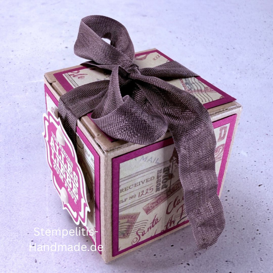 Handgemachte Geschenkschachtel 5 cm mit Schleife, Schachtel geöffnet mit Inhalt, Seitenansicht Schachtel mit Muster, Schachtel als Schmuckverpackung, Geschenkschachtel 5 cm mit Verzierung