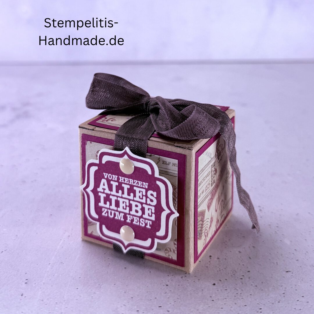 Handgemachte Geschenkschachtel 5 cm mit Schleife, Schachtel geöffnet mit Inhalt, Seitenansicht Schachtel mit Muster, Schachtel als Schmuckverpackung, Geschenkschachtel 5 cm mit Verzierung