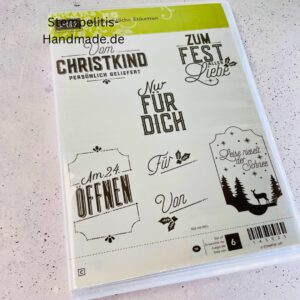 Stampin Up Handstanze auf hellem Untergrund, rechteckige Form, geeignet zum Ausstanzen von Papieretiketten für Bastelprojekte, Weihnachtliches Stempelset