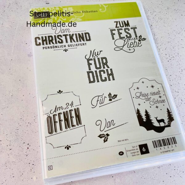 Stampin Up Handstanze auf hellem Untergrund, rechteckige Form, geeignet zum Ausstanzen von Papieretiketten für Bastelprojekte, Weihnachtliches Stempelset