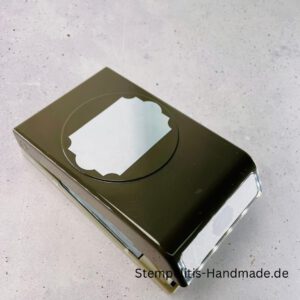 Stampin Up Handstanze auf hellem Untergrund, rechteckige Form, geeignet zum Ausstanzen von Papieretiketten für Bastelprojekte