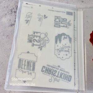Stampin Up Handstanze auf hellem Untergrund, rechteckige Form, geeignet zum Ausstanzen von Papieretiketten für Bastelprojekte, Weihnachtliches Stempelset