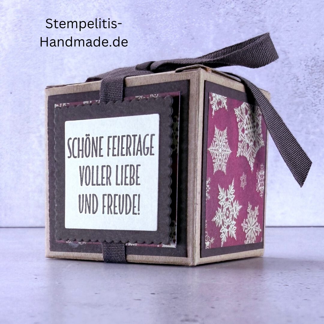 Handgemachte Geschenkschachtel 5 cm mit Schleife, Schachtel geöffnet mit Inhalt, Seitenansicht Schachtel mit Muster, Schachtel als Schmuckverpackung, Geschenkschachtel 5 cm mit Verzierung