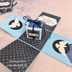 Explosionsbox in Blau mit weißer Taube, Geöffnete Explosionsbox von oben mit Geschenk und Sternenmuster, Nahaufnahme vom Deckel mit Schriftzug Festliche Grüße, Detailansicht Taube auf blauem Hintergrund, Nahaufnahme der Box innen mit Etikett, Geschenkbox im Weihnachtsdesign mit Schleife, Handgemachte Explosionsbox im festlichen Look