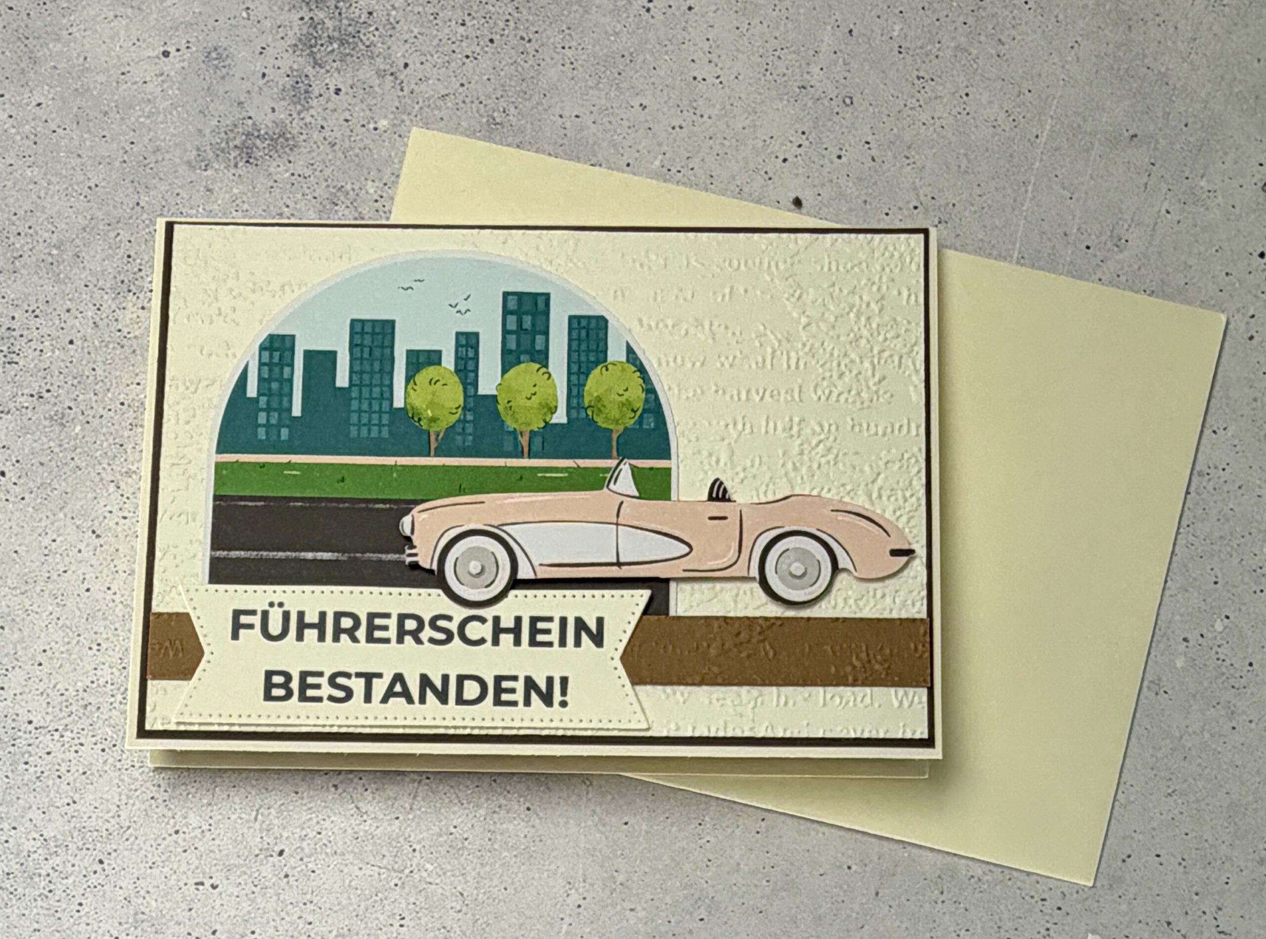 Handgemachte Glückwunschkarte Führerschein bestanden mit Gutscheinfach Detailansicht Gutscheinfach Karte Führerschein Geschenk Glückwunschkarte Auto Führerschein mit Einsteckfach für Geld Innenansicht Karte Führerschein bestanden handgemacht Führerschein Geschenk Karte hochwertig mit Umschlag