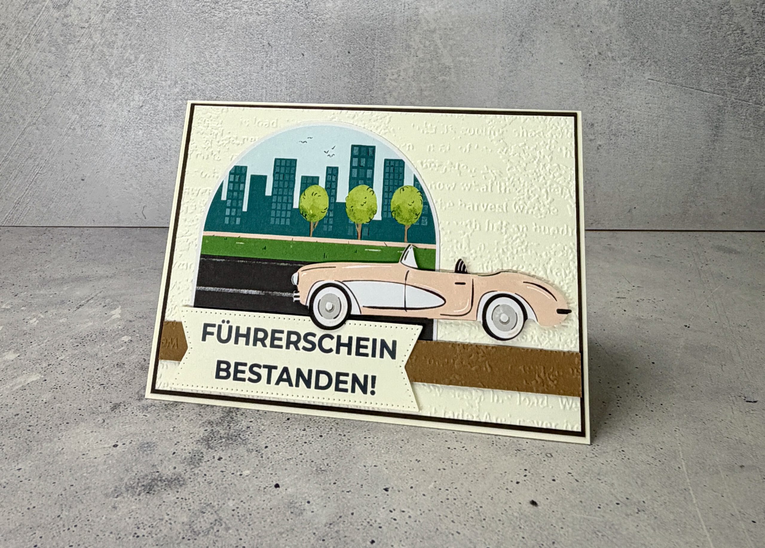 Handgemachte Glückwunschkarte Führerschein bestanden mit Gutscheinfach Detailansicht Gutscheinfach Karte Führerschein Geschenk Glückwunschkarte Auto Führerschein mit Einsteckfach für Geld Innenansicht Karte Führerschein bestanden handgemacht Führerschein Geschenk Karte hochwertig mit Umschlag